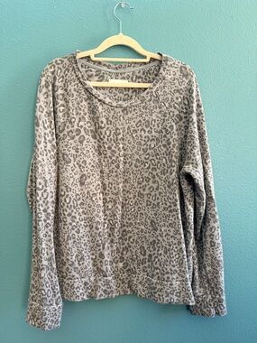 Long Sleeve Leopard Print Tee - Light Gray
